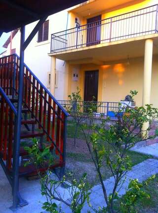 Апартаменты Apartment and Studio Ćinćur Бар Апартаменты с 2 спальнями, террасой и видом на море (для 6 взрослых)-1